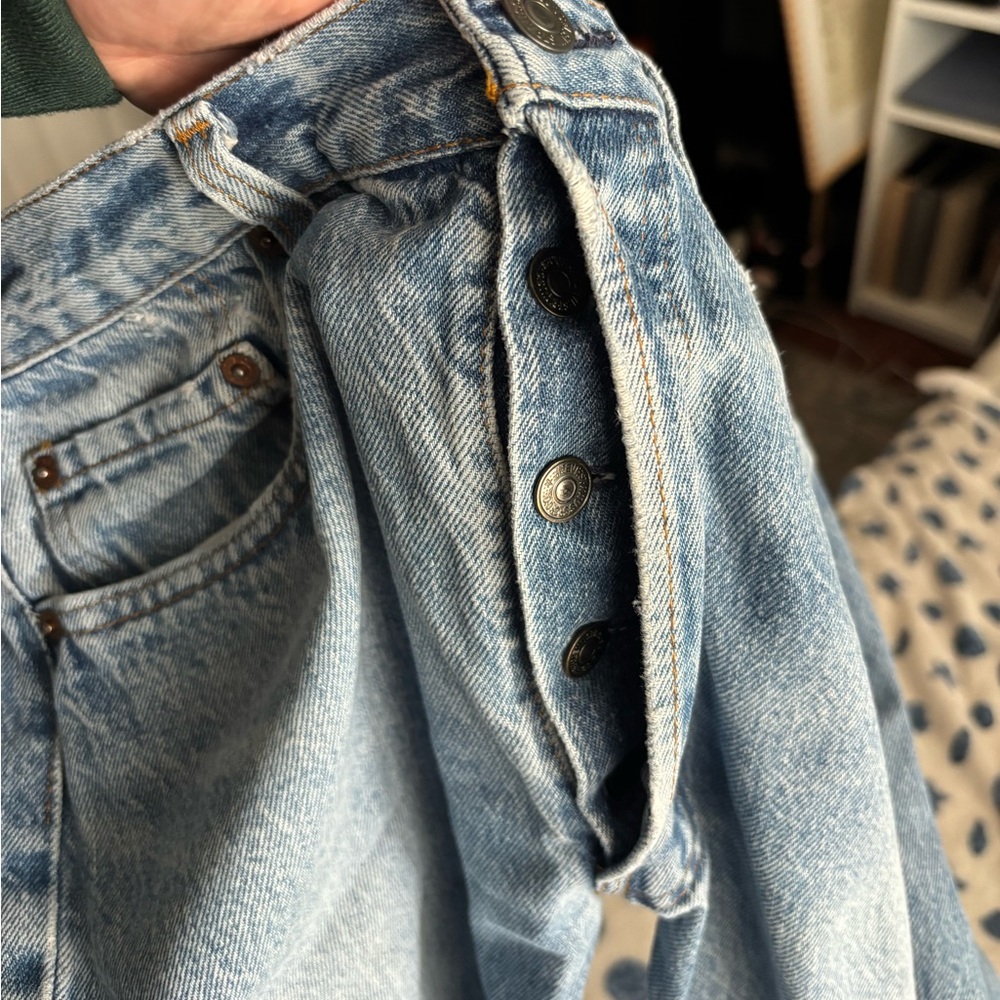 Levi’s Classic Blue Denim Jeans - Picture 3 of 4